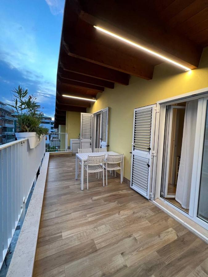 Casa Klimt Vicinissima Al Mare Parcheggio Privato Gratuito Se Disponibile Daire Pescara Dış mekan fotoğraf